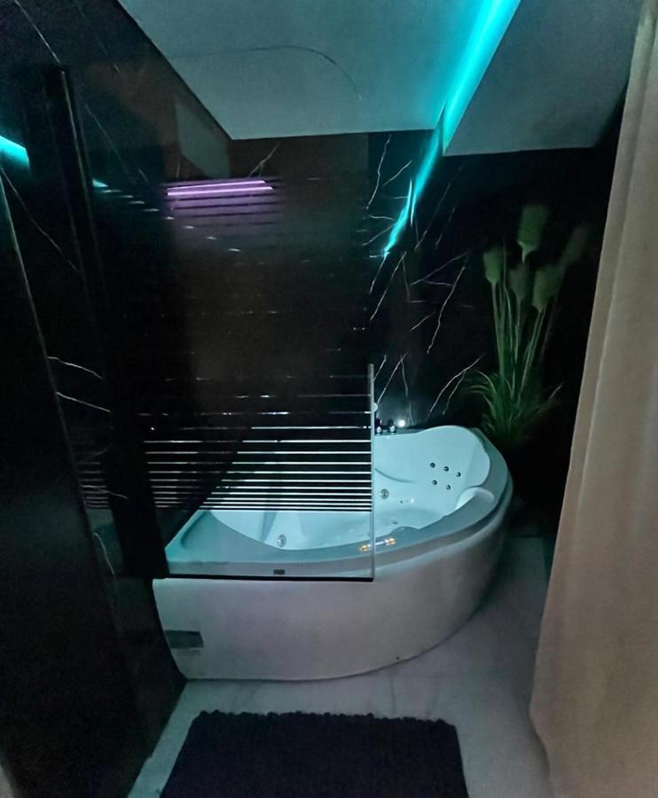Apartment Airport Exklusiv Mit Eigenem Whirpool 2,5 Km Vom Flughafen Nürnberg