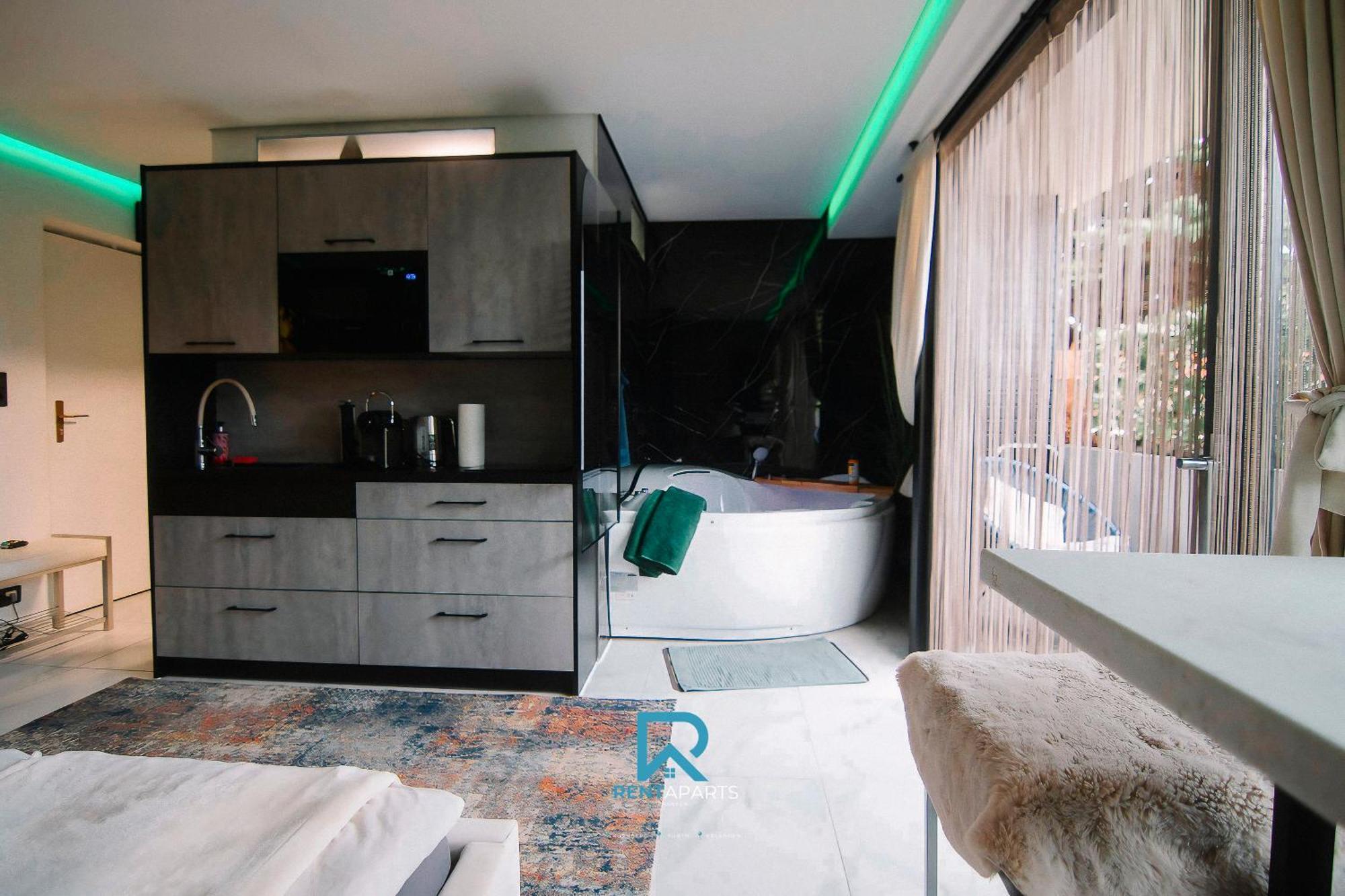 Airport Exklusiv Mit Eigenem Whirpool 2,5 Km Vom Flughafen Apartment